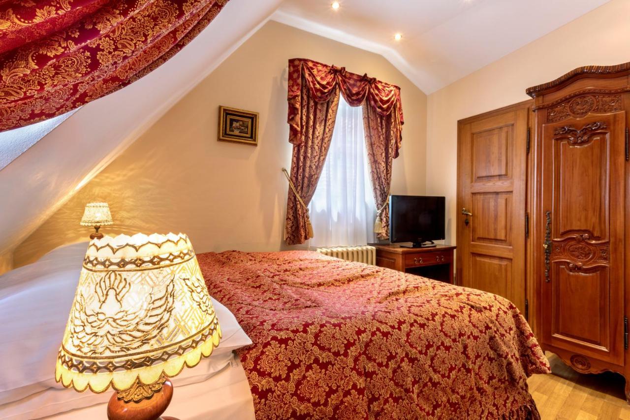 Hotel U